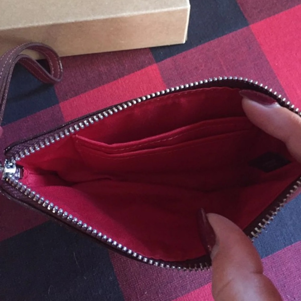 NWT Coach Wristlet w/ Glitter Lip - Picture 3 of 4